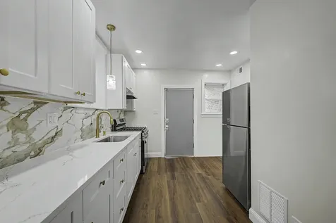 10724 South Avenue C Chicago IL 60617