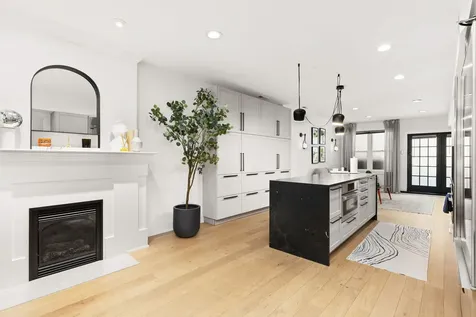 2124 North Sedgwick Street Chicago IL 60614