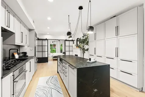 2124 North Sedgwick Street Chicago IL 60614