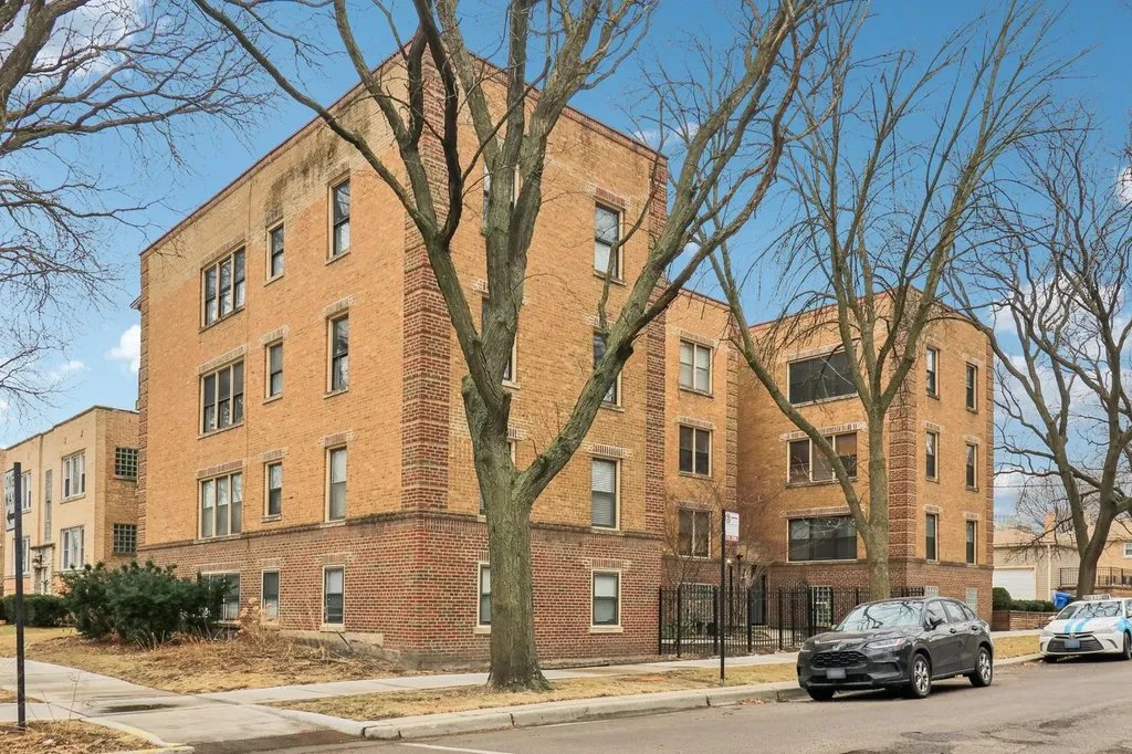 5325 North Francisco Avenue Chicago IL 60625