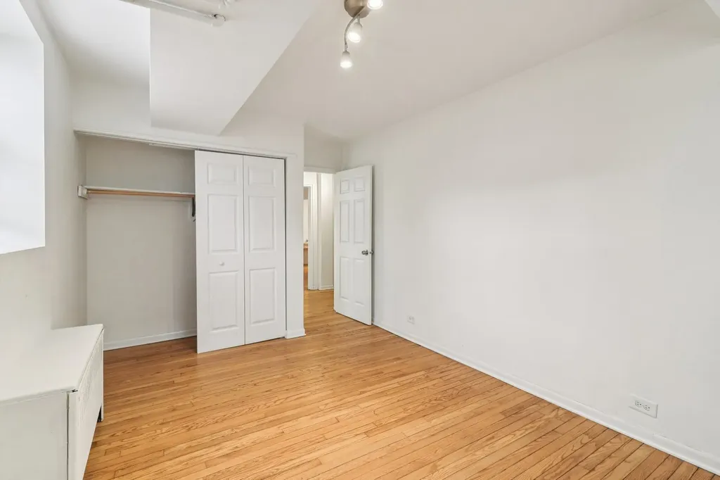 5325 North Francisco Avenue Chicago IL 60625