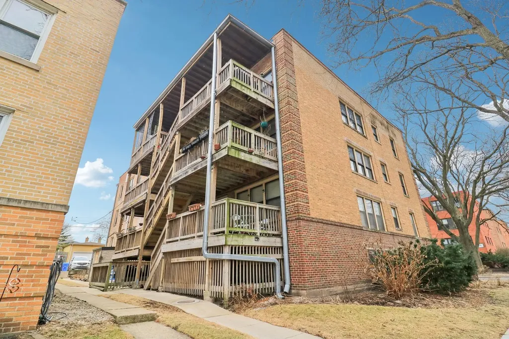 5325 North Francisco Avenue Chicago IL 60625