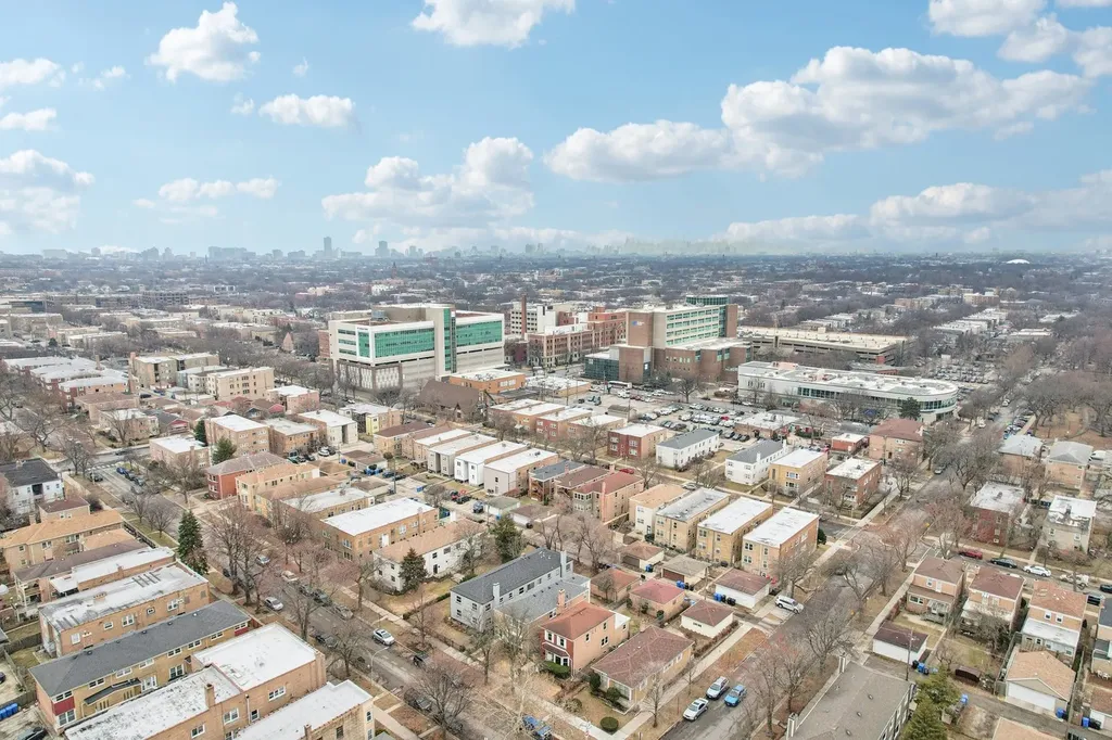 5325 North Francisco Avenue Chicago IL 60625