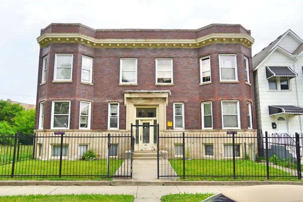 7321 South Stewart Avenue Chicago IL 60621
