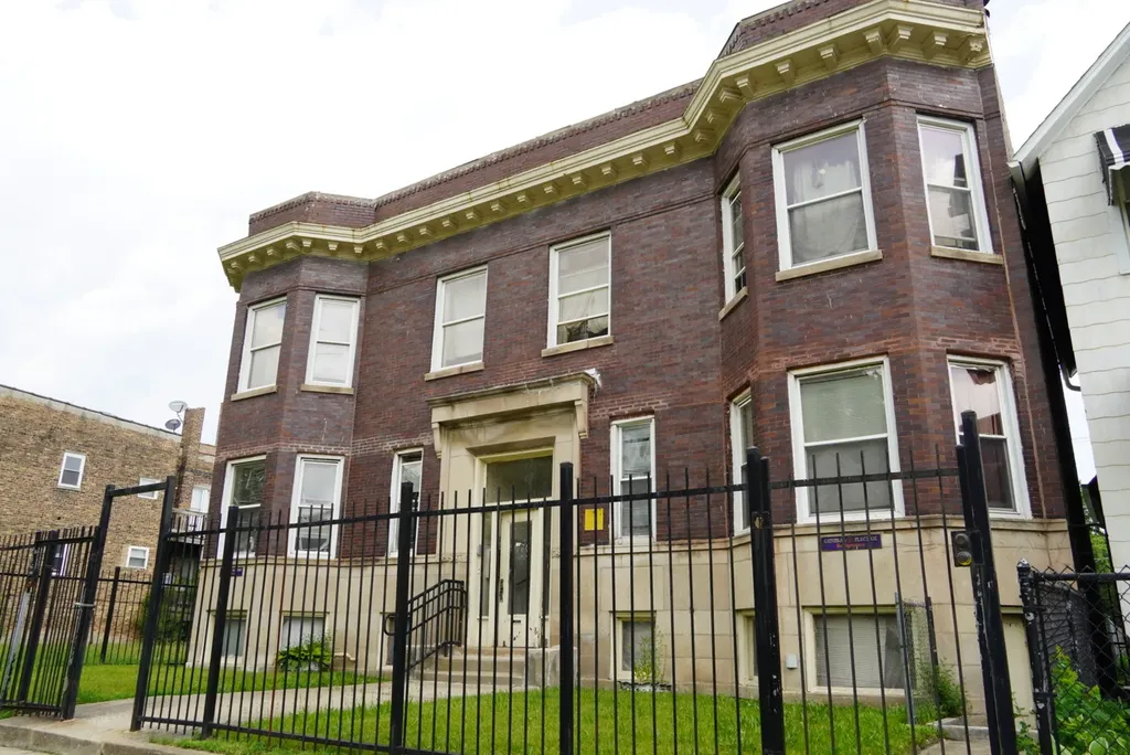 7321 South Stewart Avenue Chicago IL 60621