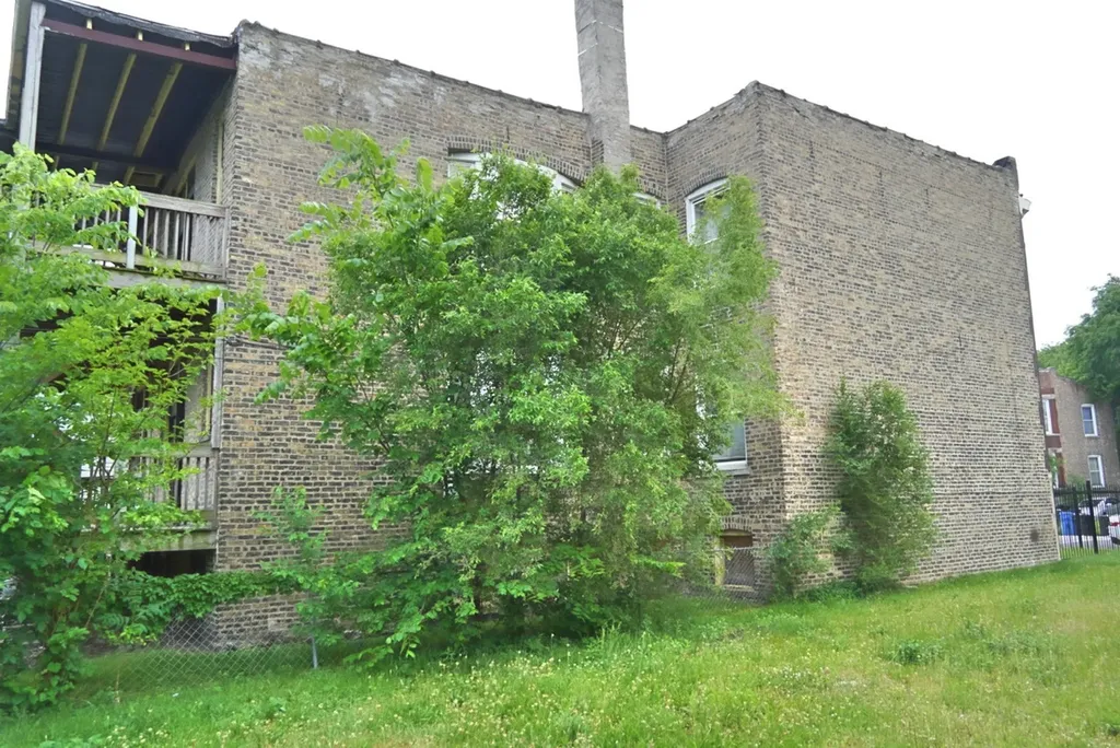 7321 South Stewart Avenue Chicago IL 60621