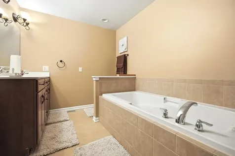 1447 Mackenzie Lane Elgin IL 60120
