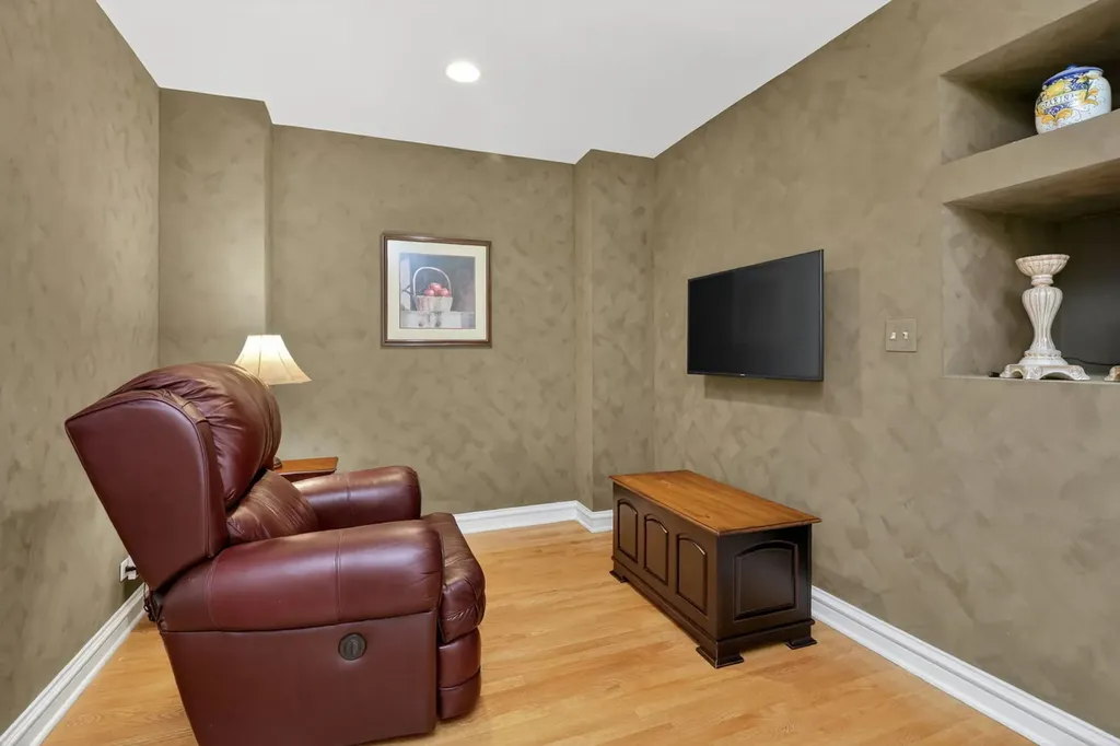 7940 Ashbrook Court Darien IL 60561