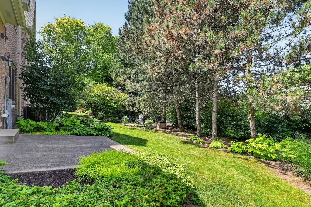 7940 Ashbrook Court Darien IL 60561