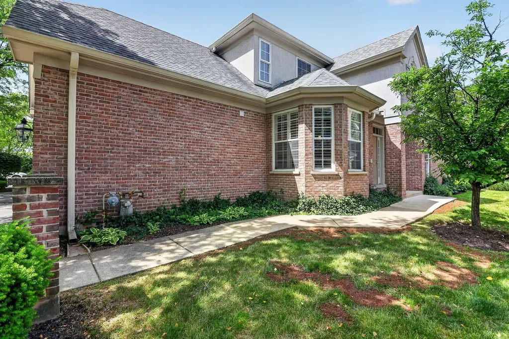 7940 Ashbrook Court Darien IL 60561