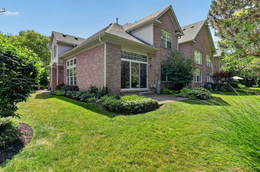 7940 Ashbrook Court Darien IL 60561