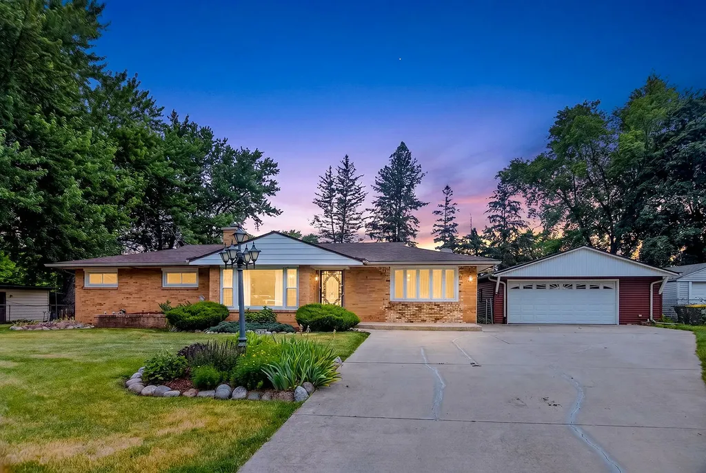 106 Superior Avenue Machesney Park IL 61115