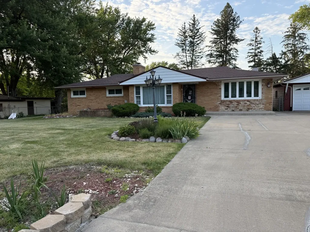 106 Superior Avenue Machesney Park IL 61115