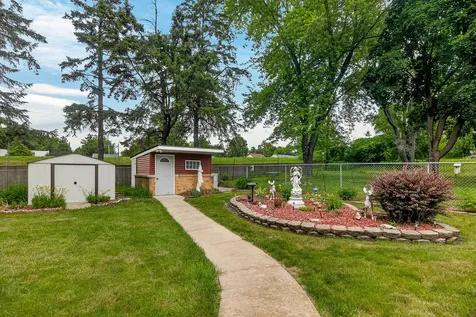 106 Superior Avenue Machesney Park IL 61115