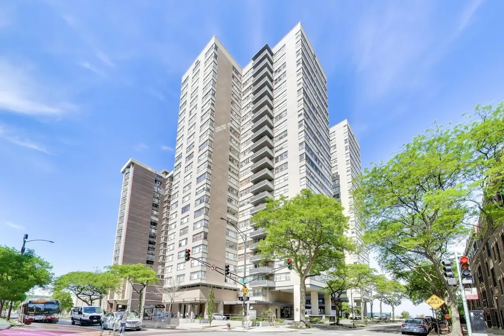 6301 North Sheridan Road Chicago IL 60660