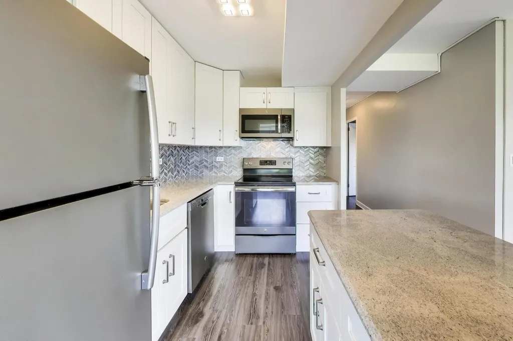 6301 North Sheridan Road Chicago IL 60660