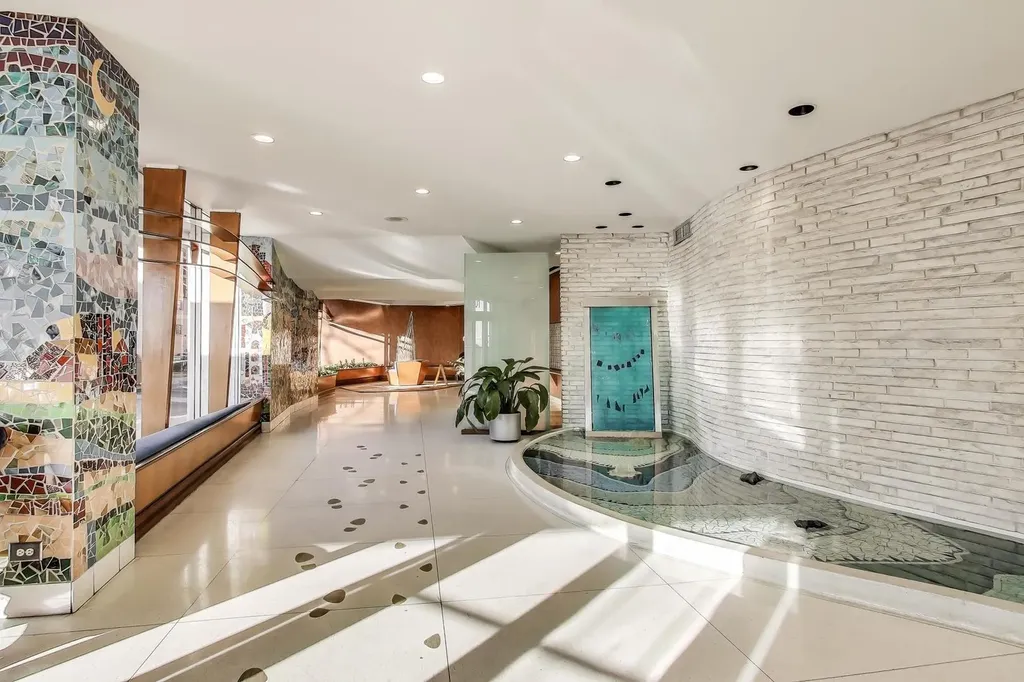 6301 North Sheridan Road Chicago IL 60660