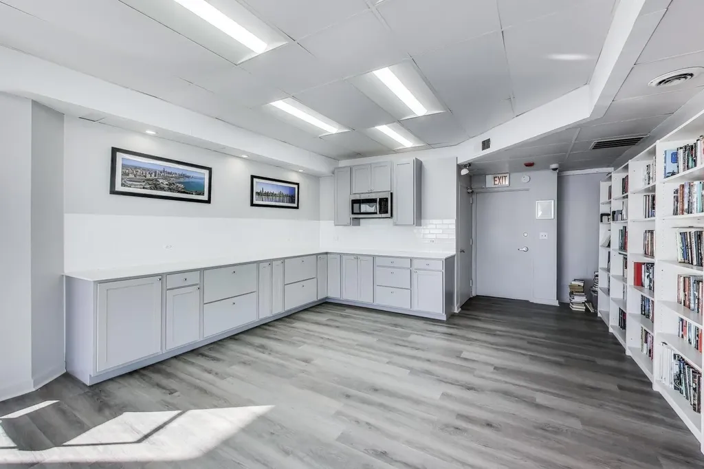 6301 North Sheridan Road Chicago IL 60660