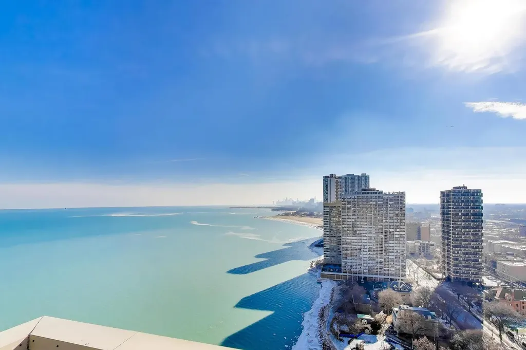 6301 North Sheridan Road Chicago IL 60660