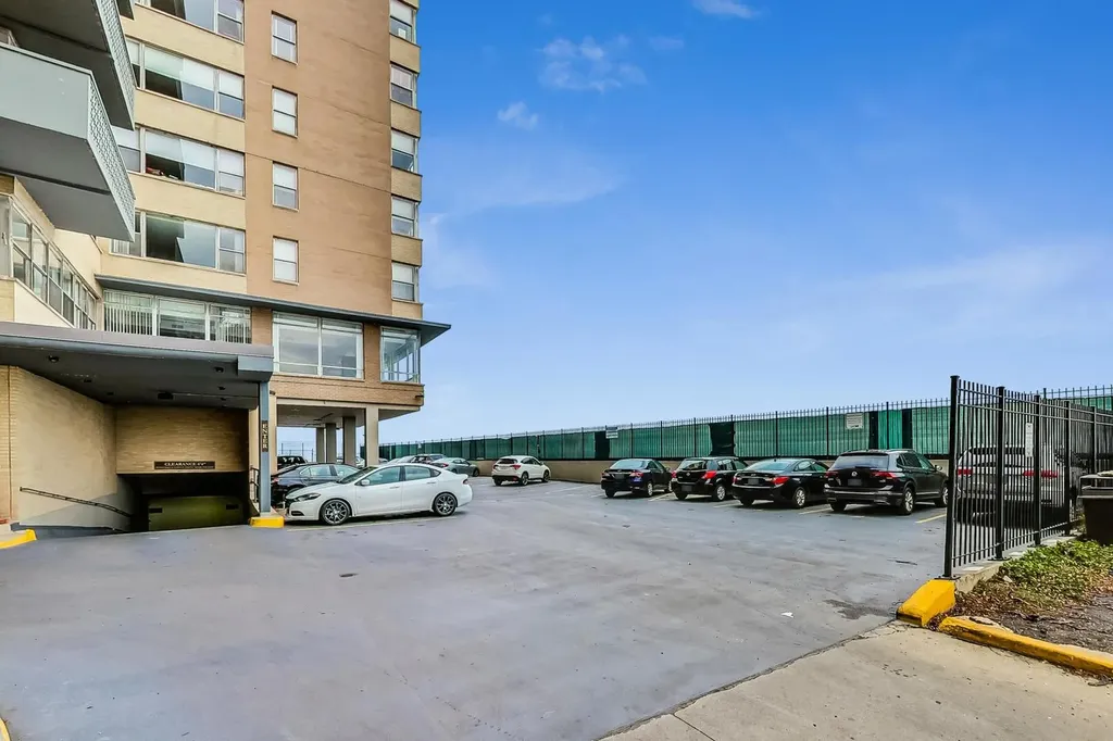 6301 North Sheridan Road Chicago IL 60660