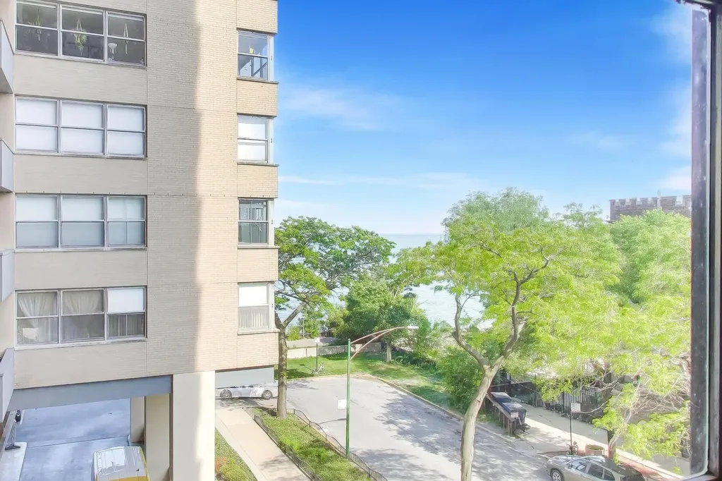6301 North Sheridan Road Chicago IL 60660