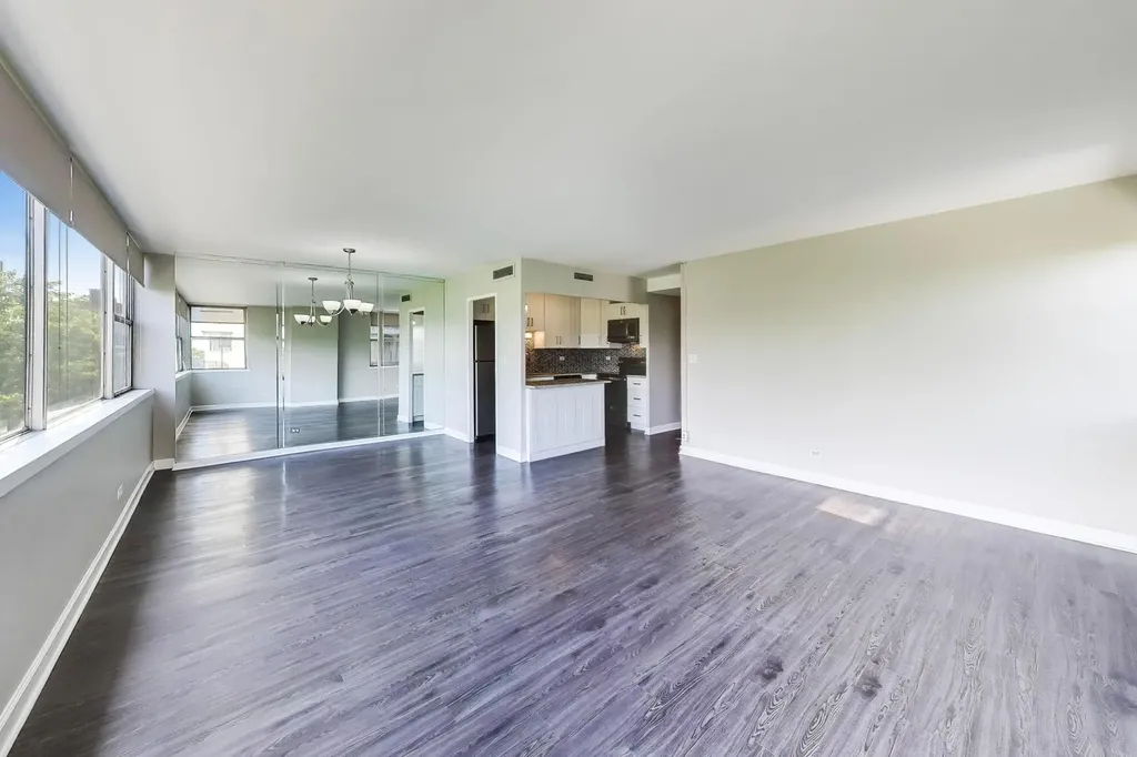 6301 North Sheridan Road Chicago IL 60660