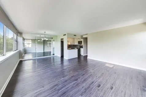 6301 North Sheridan Road Chicago IL 60660