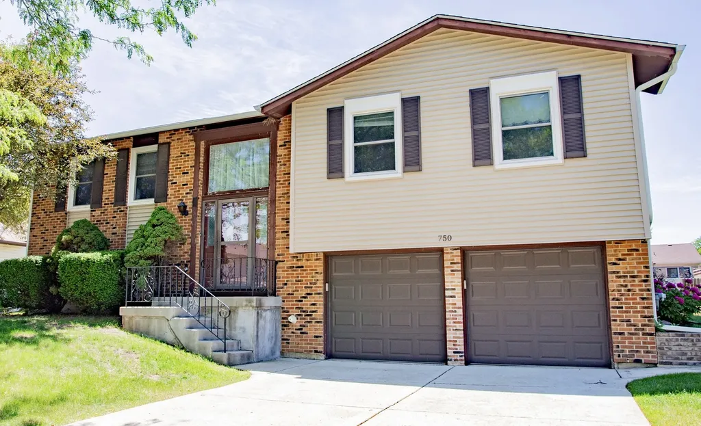 750 Michigan Lane Elk Grove Village IL 60007