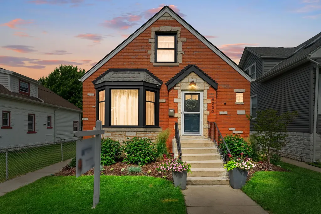 4230 North Moody Avenue Chicago IL 60634