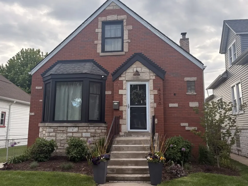 4230 North Moody Avenue Chicago IL 60634