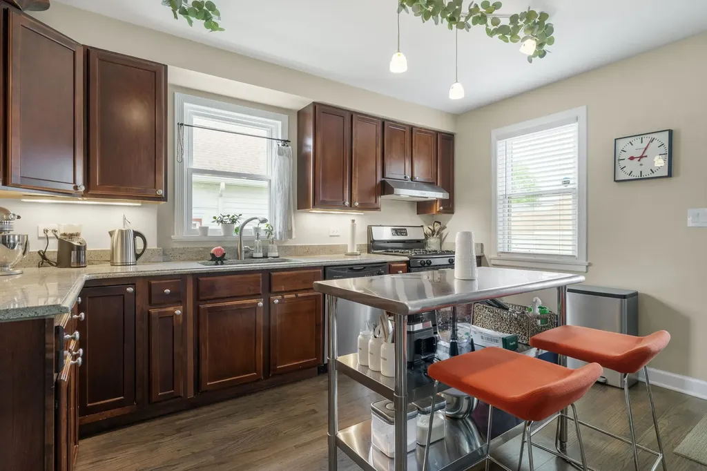 4230 North Moody Avenue Chicago IL 60634
