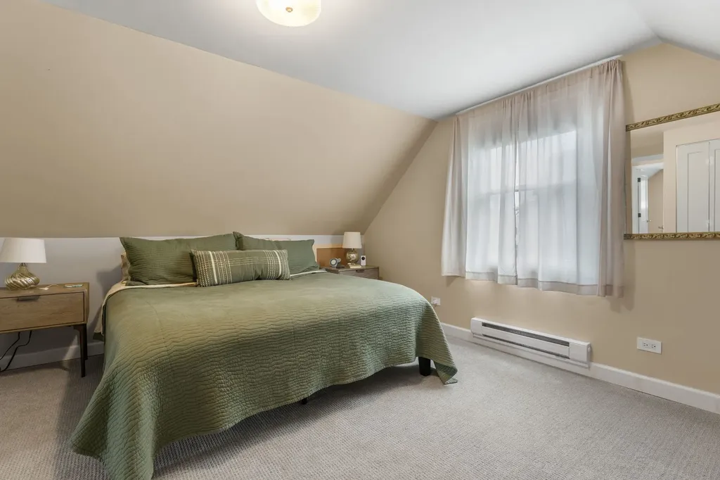 4230 North Moody Avenue Chicago IL 60634