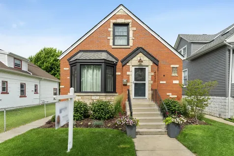 4230 North Moody Avenue Chicago IL 60634