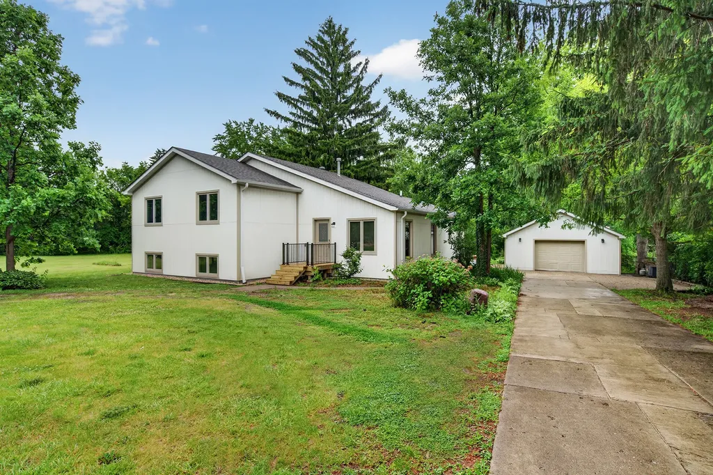 33 Valewood Road West Chicago IL 60185