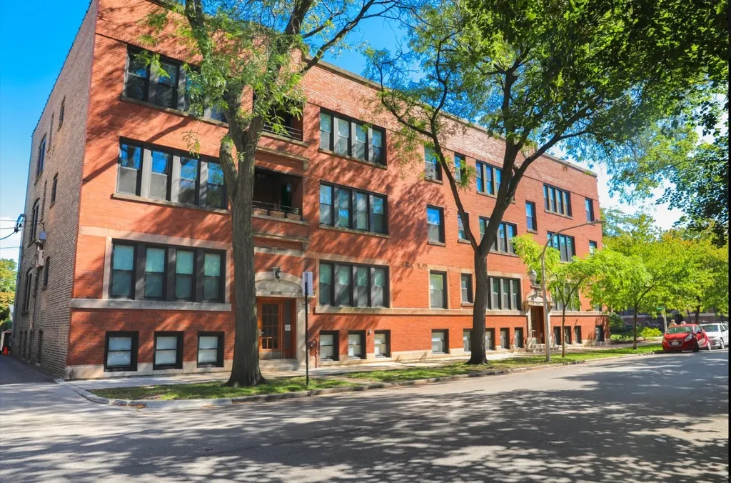 6711 North Lakewood Avenue Chicago IL 60626
