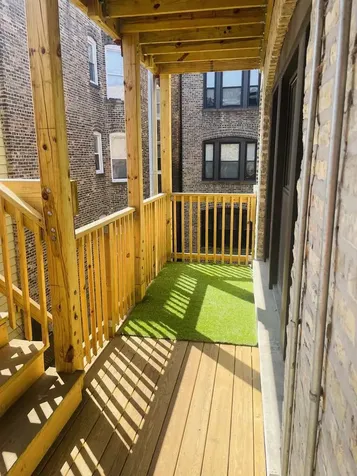 6711 North Lakewood Avenue Chicago IL 60626