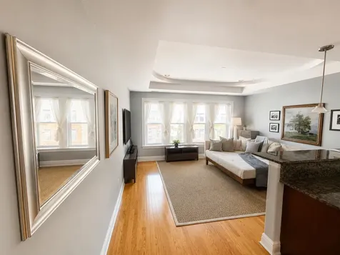 6711 North Lakewood Avenue Chicago IL 60626