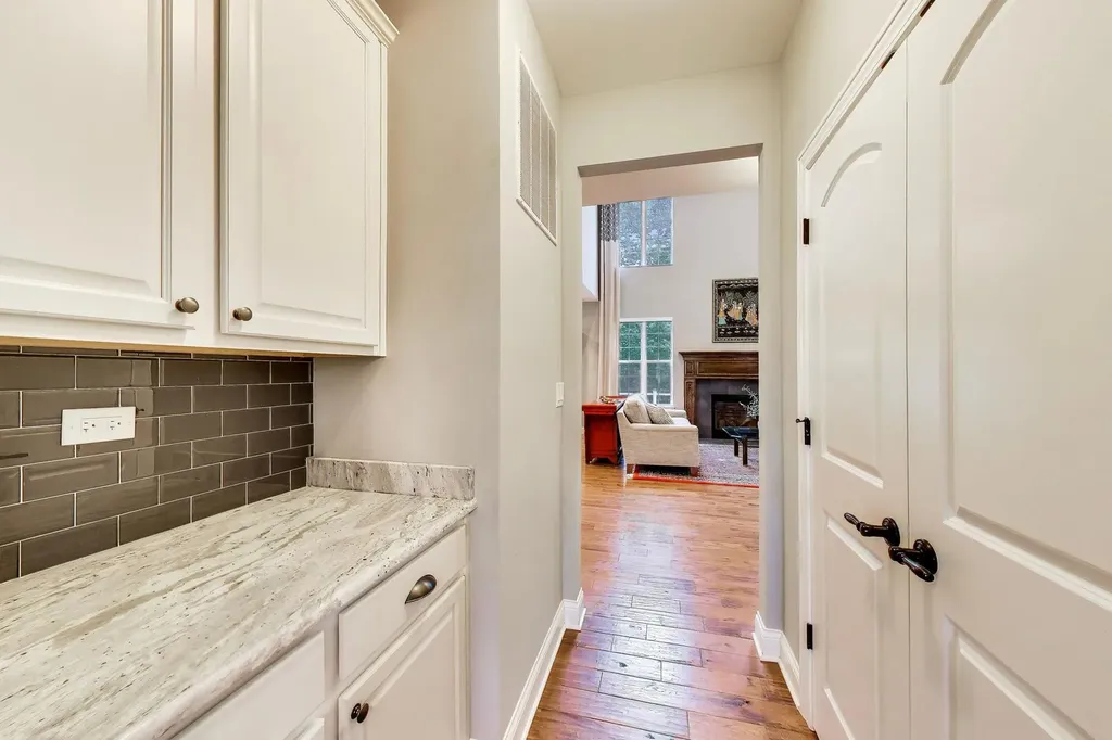 823 Heatherfield Circle Naperville IL 60565