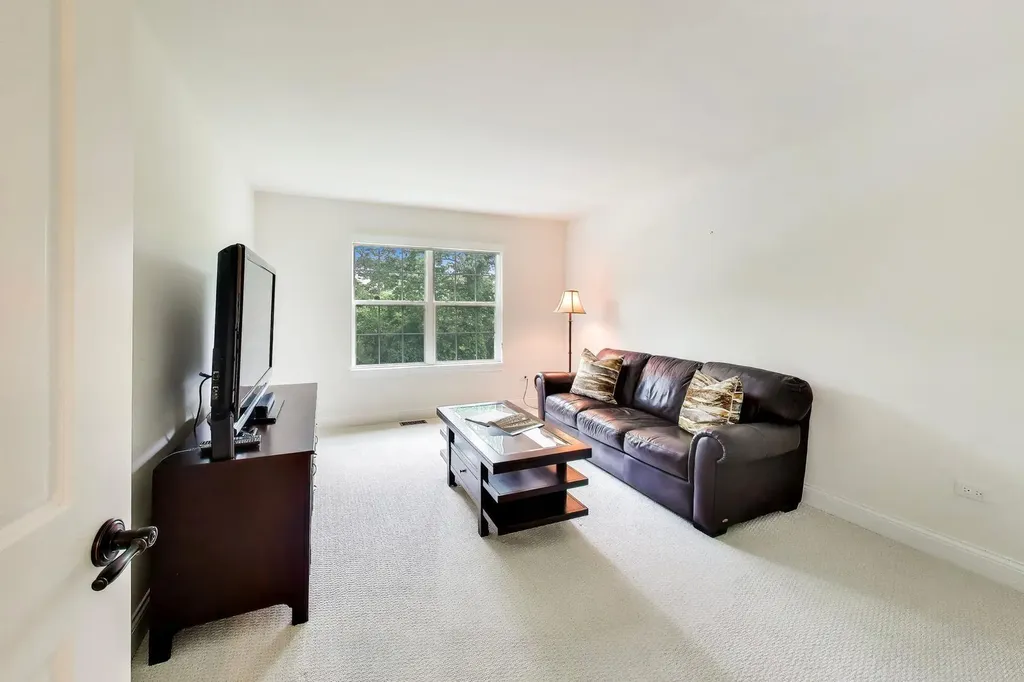 823 Heatherfield Circle Naperville IL 60565