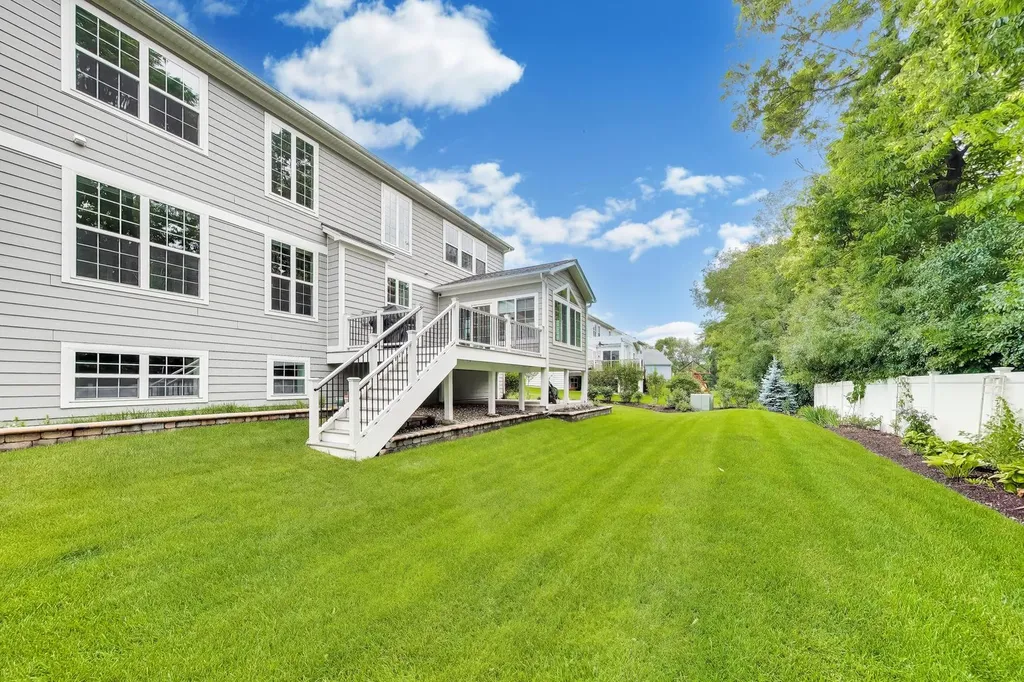 823 Heatherfield Circle Naperville IL 60565