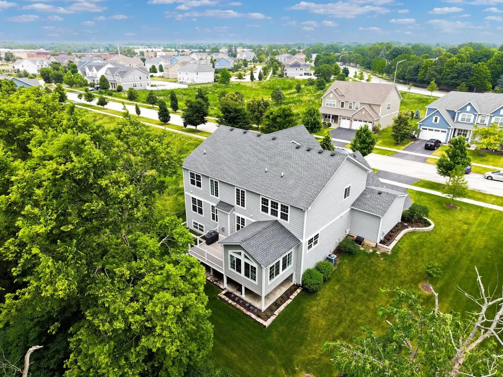 823 Heatherfield Circle Naperville IL 60565