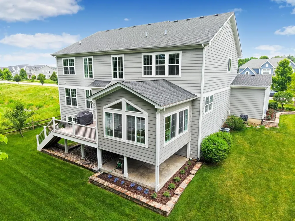 823 Heatherfield Circle Naperville IL 60565