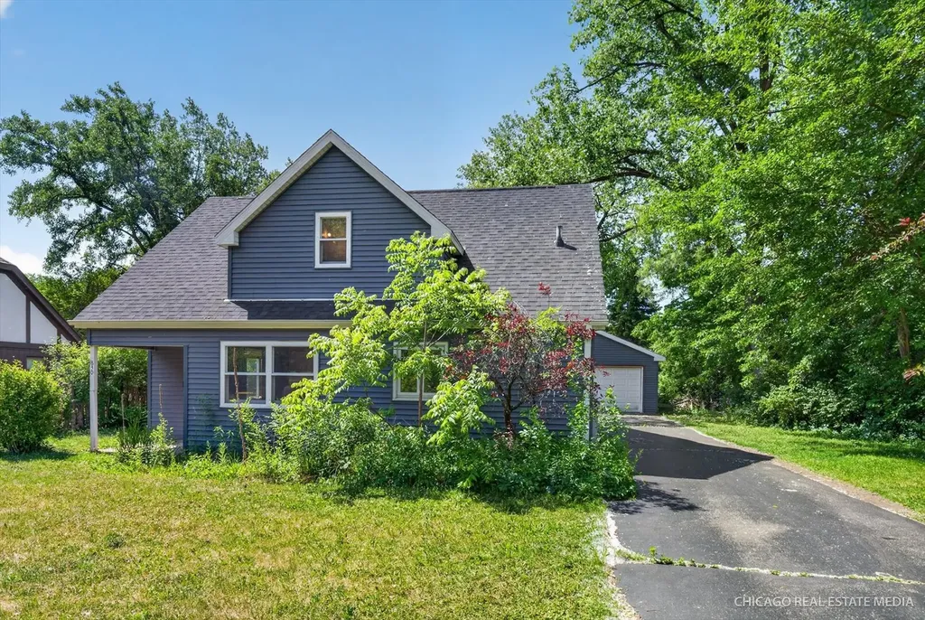 830 East Kimball Avenue Woodstock IL 60098