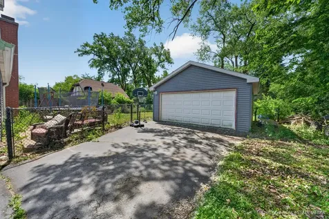 830 East Kimball Avenue Woodstock IL 60098