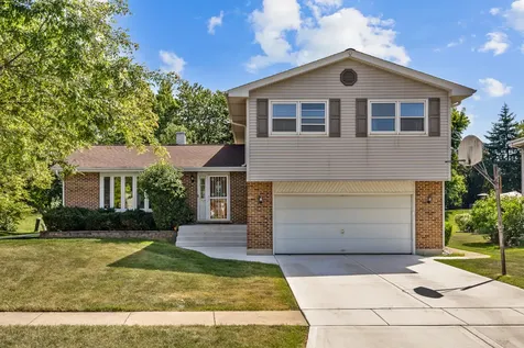 1727 Roosa Lane Elk Grove Village IL 60007