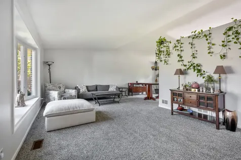 1727 Roosa Lane Elk Grove Village IL 60007