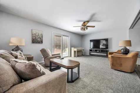 1727 Roosa Lane Elk Grove Village IL 60007