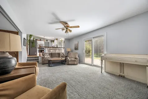 1727 Roosa Lane Elk Grove Village IL 60007