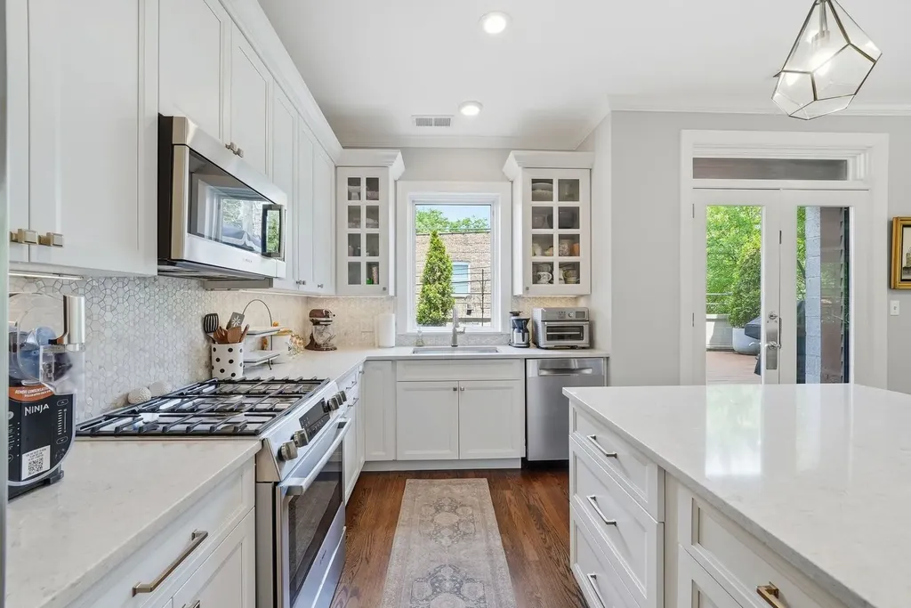 3204 North Paulina Street Chicago IL 60657