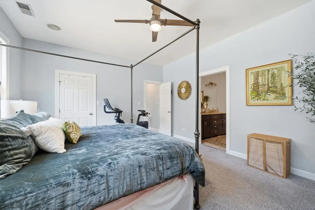 3204 North Paulina Street Chicago IL 60657